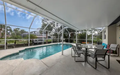 Englewood 2 Bedroom Canalfront Pool Cottage