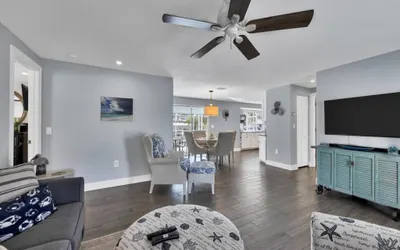 Englewood 2 Bedroom Canalfront Pool Cottage