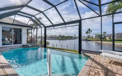 Sandpiper Sanctuary -Waterfront Luxury with Private Pool, Spa & Dock
