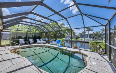 Punta Gorda 3-Bedroom Canalfront Vacation Home with Dock