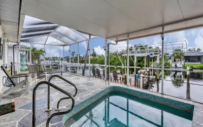 Port Charlotte Private Splash Pool with Canal 3 bedroom Home