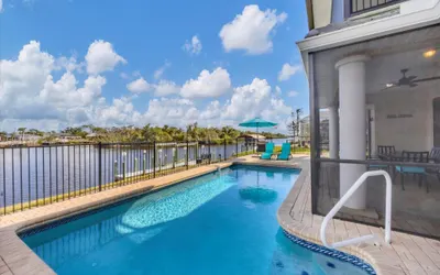 Port Charlotte 4 Bedroom Pool Vacation Home on Canal