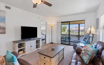 Punta Gorda 2-Bedroom Canalfront Condo with Dock and Pool