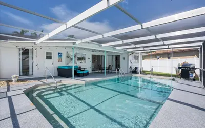 Port Charlotte 2 Bedroom Private Pool Dog Friendly Home
