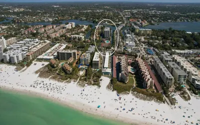 Anchorage Resort 9th Floor 2-Bedroom Condo with Balcony- Gulf Views! Pool, Beach