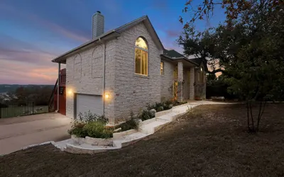 4BR Leander Retreat with Hot Tub & Views