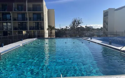 Condo Across the street from beach with Amenities