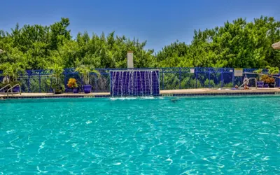 Kid Friendly Condo with Pool, basketball, bocce, hot tub, and more!