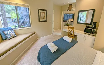 Mt Bachelor Village 332 B