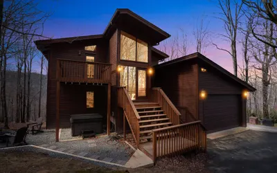 'Beech Front' Retreat with Hot Tub & Ski Slope Views