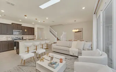 Luxury Home With Splash Pool 5 Bed Townhome!