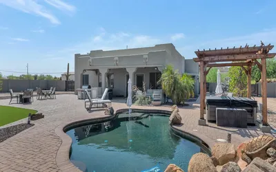 Endless Arizona Sunshine, 4 BR, 3 Bath, Casita, Private Pool and Spa, Fenced Yard
