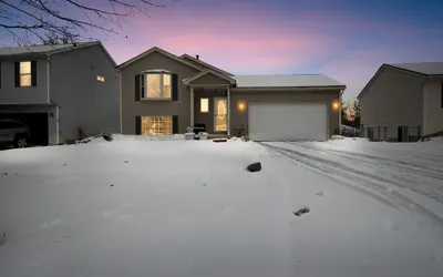 Bright 4BR Near MSU & Downtown