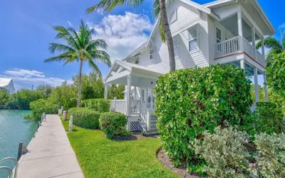 The Point at Coral Lagoon, Rare End of Canal Villa