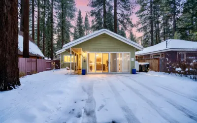 Tahoe Beachy Cabin 3 Bedrooms-Hot Tub-Fenced Yard, Pets OK  846S
