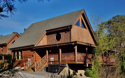 Rustic Cabin in the Smoky Mountains with Majestic Mountain View