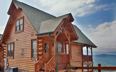 Spacious Luxury Pigeon Forge Cabin