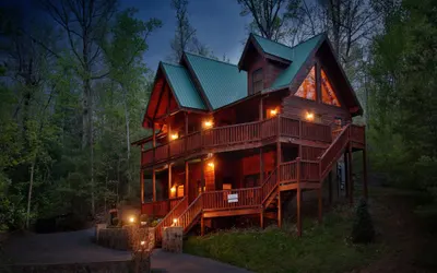 Deluxe Cabin Located in the Beautiful Smoky Mountains