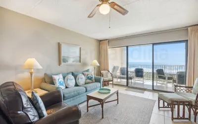 Ocean View Condo, Easy Acces to the Pool and Private Walkway to the Beach