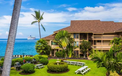 Lovely Oceanfront 2nd Fl Condo w private lanai and Kona sunsets