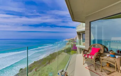 Work-Friendly Oceanfront Condo with Pool and Spa Access SURF25