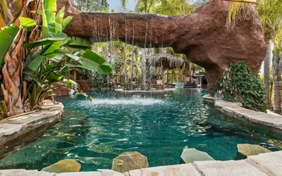 Paradise Lagoon Resort Style Pool Getaway