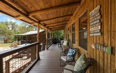 Sunrise Lodge | Main Cabin