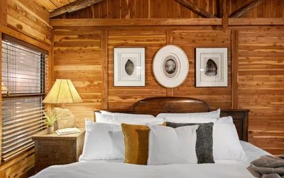 Sunrise Lodge - Main Cabin