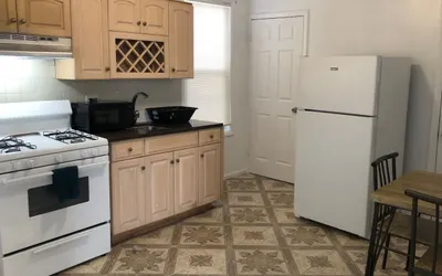 Private 2-bedroom apartment with direct bus to NYC Manhattan only a 5-minute walk away
