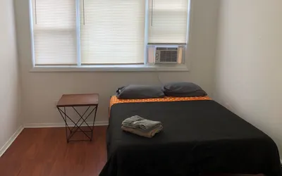 Large and private apartment in convenient area sleeps up to 5 people comfortably