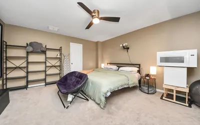 King Bed+Private Bathroom.Fast Wi-fi.Projector