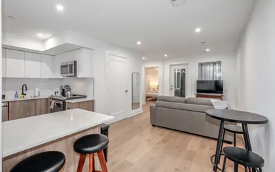1 Bedroom Capitol Hill Suite - 3 min walk to Metro!