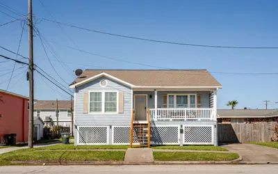 Cozy 2BR w/ King, 3 min to Beach