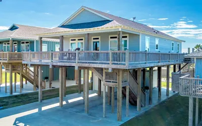 1 King, 4 Queens, Beachside