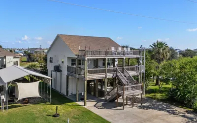 Central 2BR/2BA, Easy Beach Access, Sleeps 10