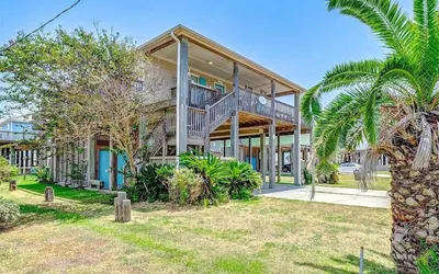 Gulf Views, Deck & Fish Station