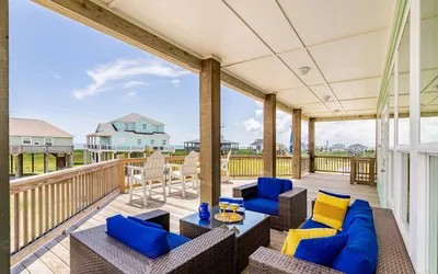 King Bed, Beach Views, The Lost Salt Surf Shack