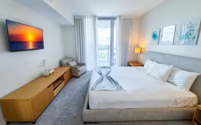 Modern 1 Bedroom Apartment Pool Access