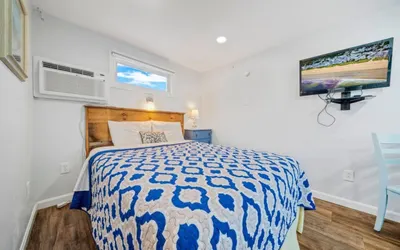 Coastal Studio Escape | Sleeps 4 | Parking