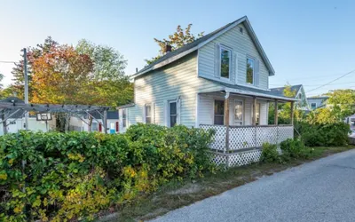 Expansive Home with Large Yard, Close to the Beach