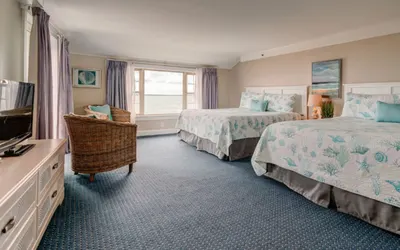 Spacious King Suite w/ Deck & Ocean Views Sleeps 4