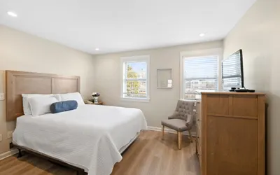 Deluxe Queen Suite w/ Ocean Views & Private Deck