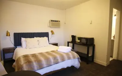 Fillmore Lodge: Lowest Price - Comfy Queen Room