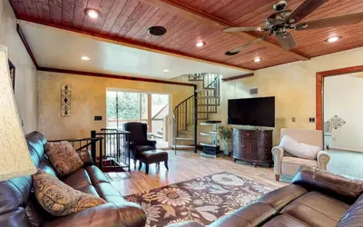 Golf Retreat Cabin on Hole #7, Beach Nearby