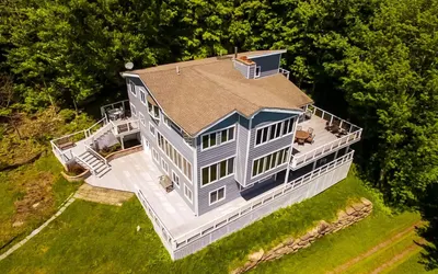 Airy Mountaintop Home with 4 Bedrooms, 5 Bathrooms