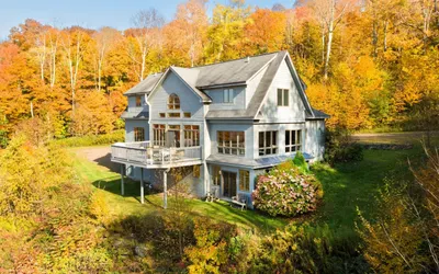 Vistas for Miles at this 4 Bedroom Mtn Dream House