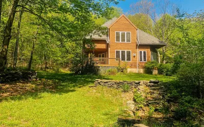 12 Acres of Autumn Color • Cozy Catskills Home