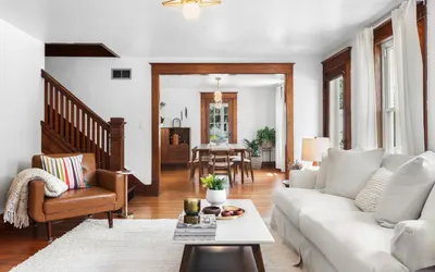 Vintage Catskills Home • Autumn Views & Coziness