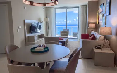 Hyde Beach Resort New Apart with view to the beach