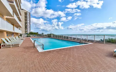 Elegant Oceanfront Pool Hot Tub at Sanibel Condos